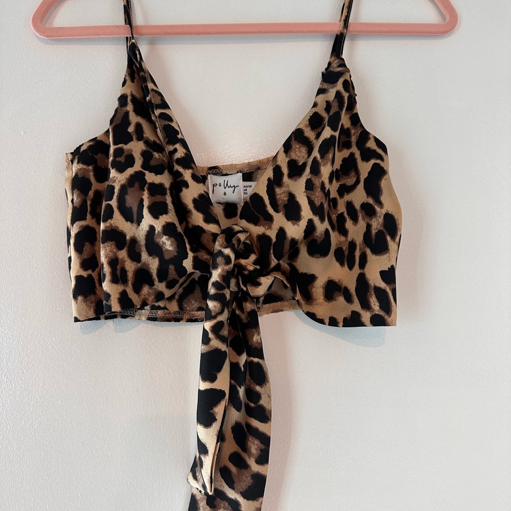 Princess Polly leopard top size Xs.